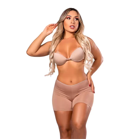 Modelo usando Short Antiatrito Bege de Frente