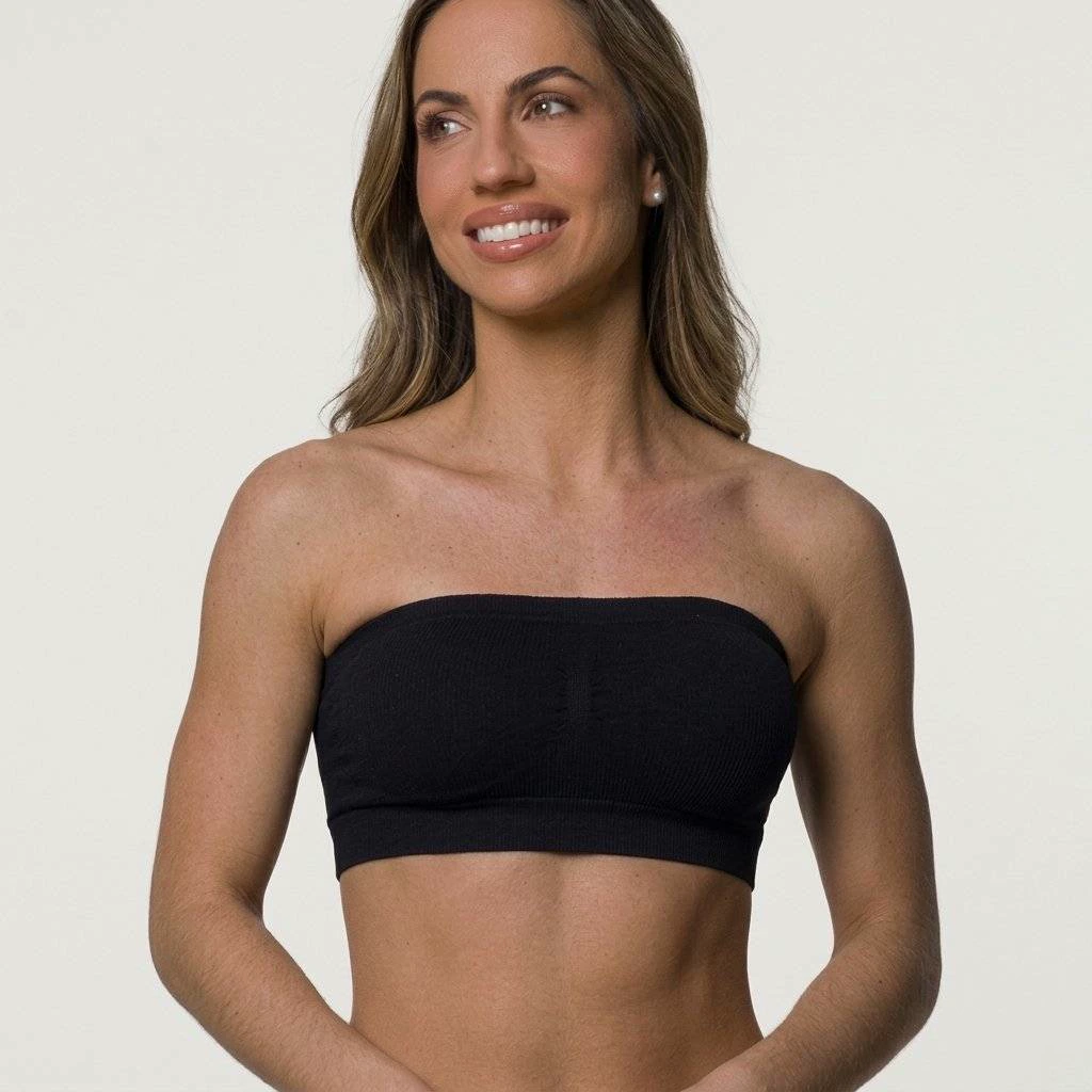 Modelo usando Top Faixa Preto Luma Basics