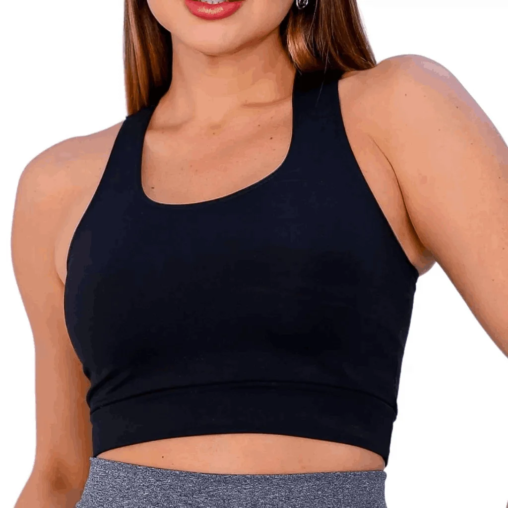 Modelo usando Top Nadador Preto Luma Basics